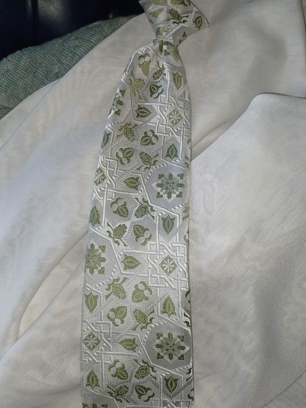 Vintage Wemlon by Wembley Silver Clip On Tie with Light Olive Green Leaf Motif